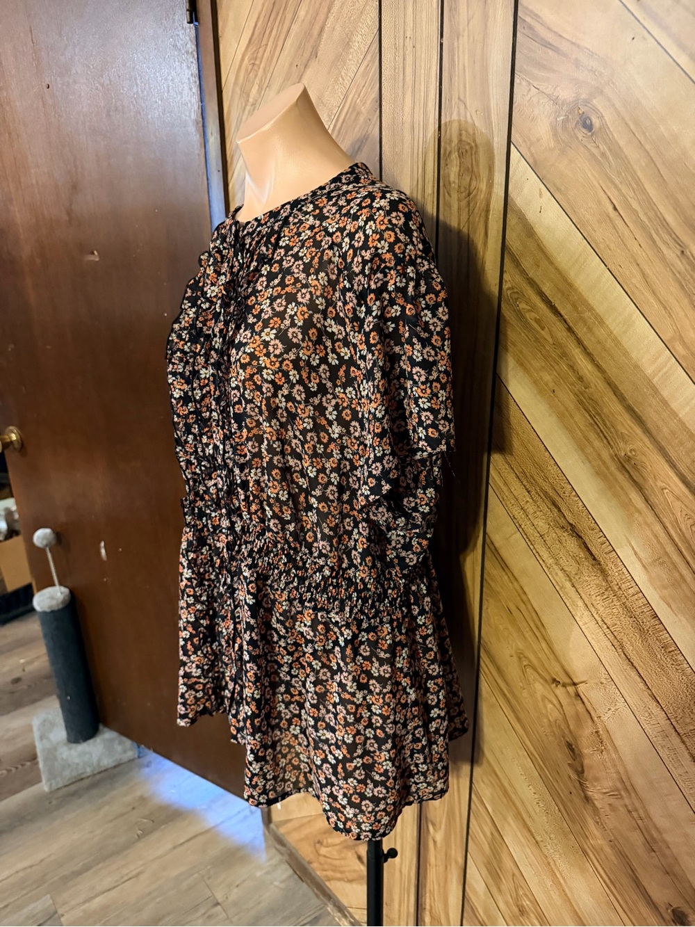 Torrid Women’s 3X Floral Smocked Waist Ruffle Front Short Sleeve Blouse Top - Picture 5 of 9